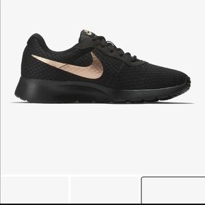 Nike Tanjun Women Shoes